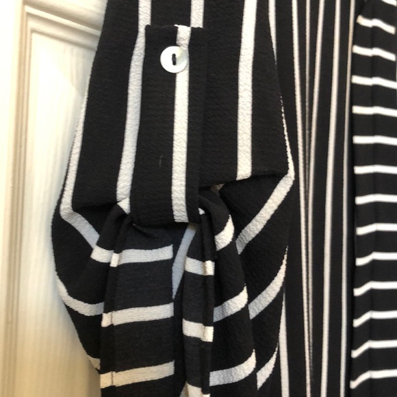 West Kei b&w stripe 3/4 sleeve blouse - Picture 2 of 4